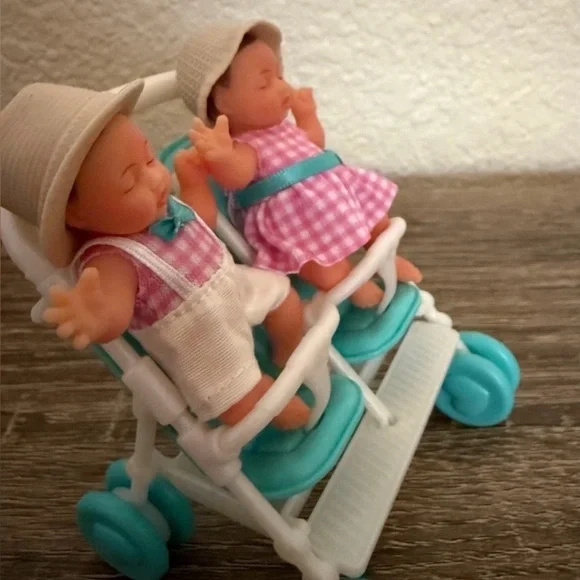 My Mini Baby Series 2 Boy/Girl TEAL TWINS
(Super Rare) - Picture 2 of 4
